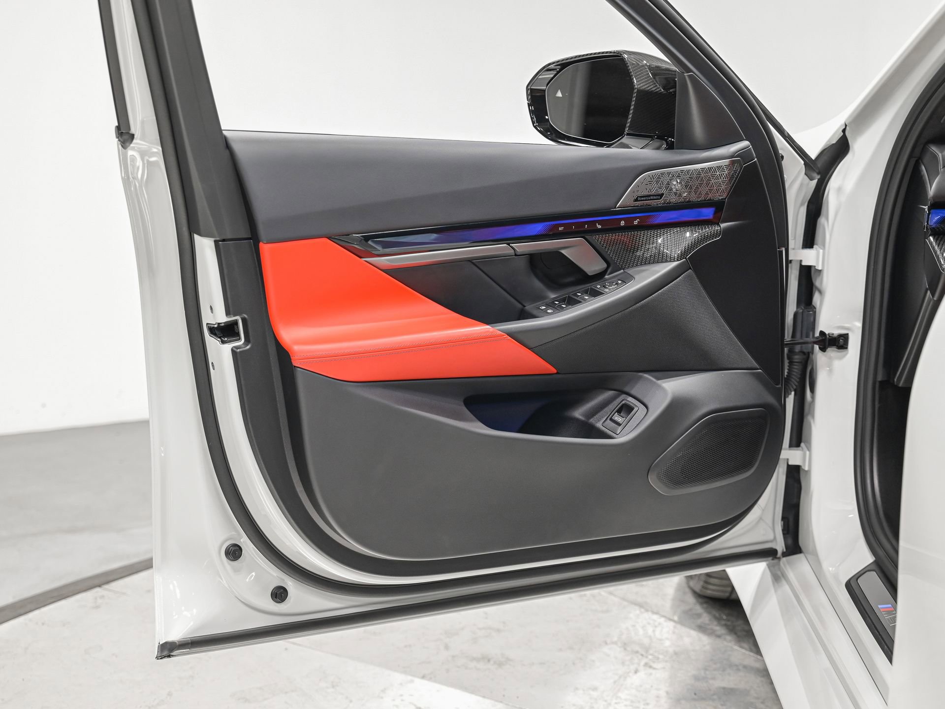 Used 2025 BMW M5 w/ Carbon Package image 12