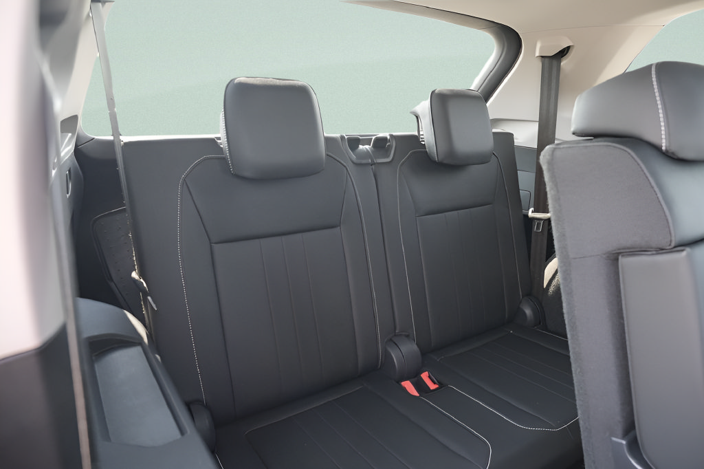 Used 2023 Volkswagen Tiguan SE w/ Panoramic Sunroof Package FWD image 15