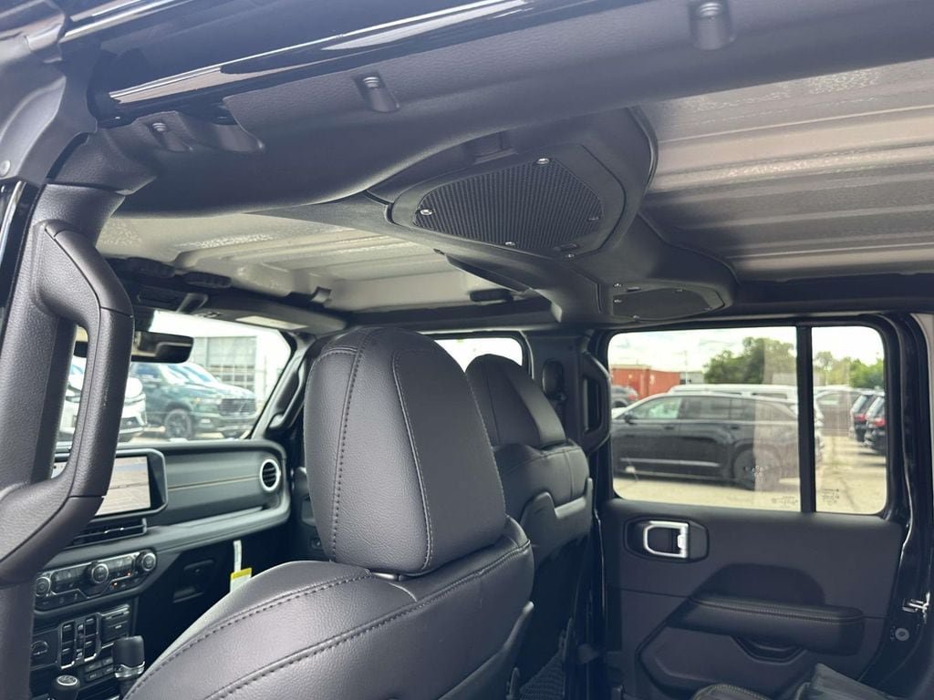 New 2026 Jeep Gladiator Sport AWD/4WD image 11