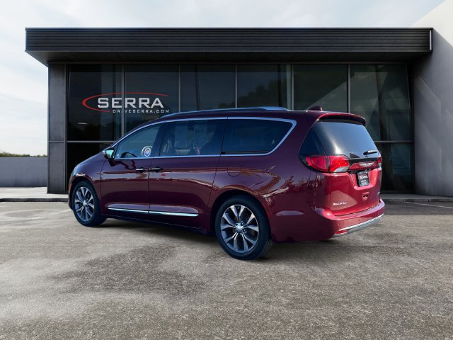 Used 2018 Chrysler Pacifica Limited w/ Tire & Wheel Group FWD image 3