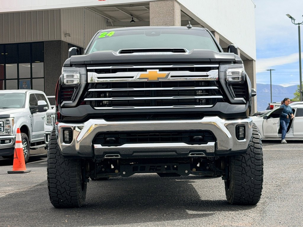 Used 2024 Chevrolet Silverado 2500 LTZ AWD/4WD image 43