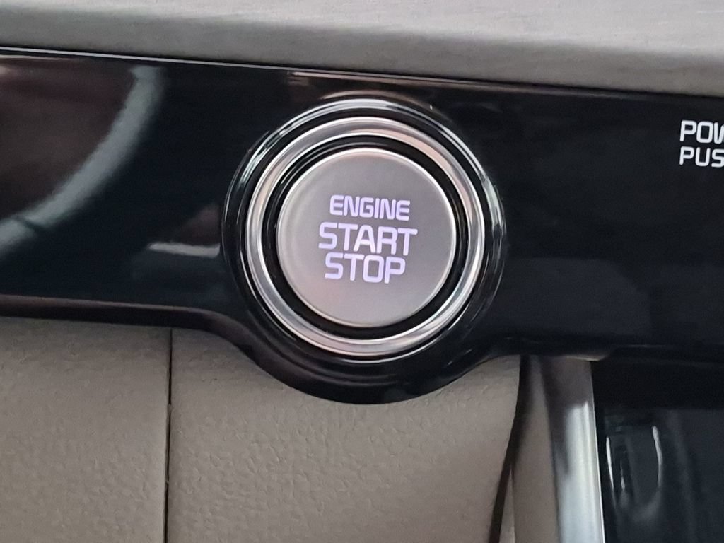 Used 2024 Kia Carnival EX FWD image 29
