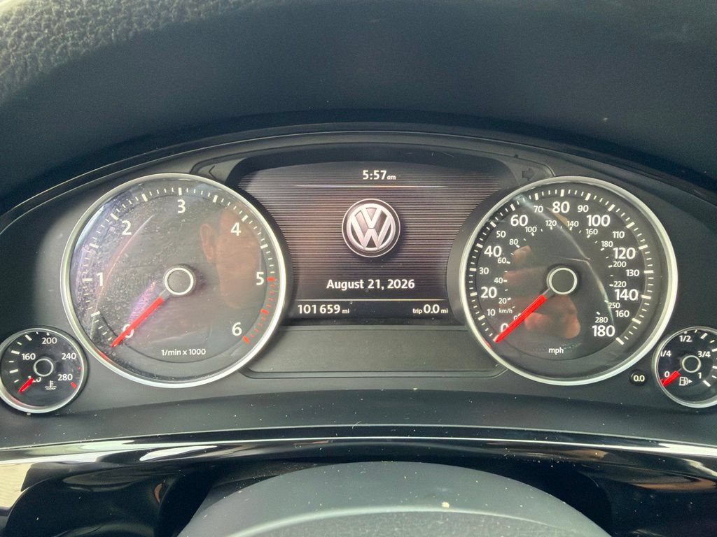 Used 2016 Volkswagen Touareg TDI w/ Technology Pkg AWD/4WD image 30