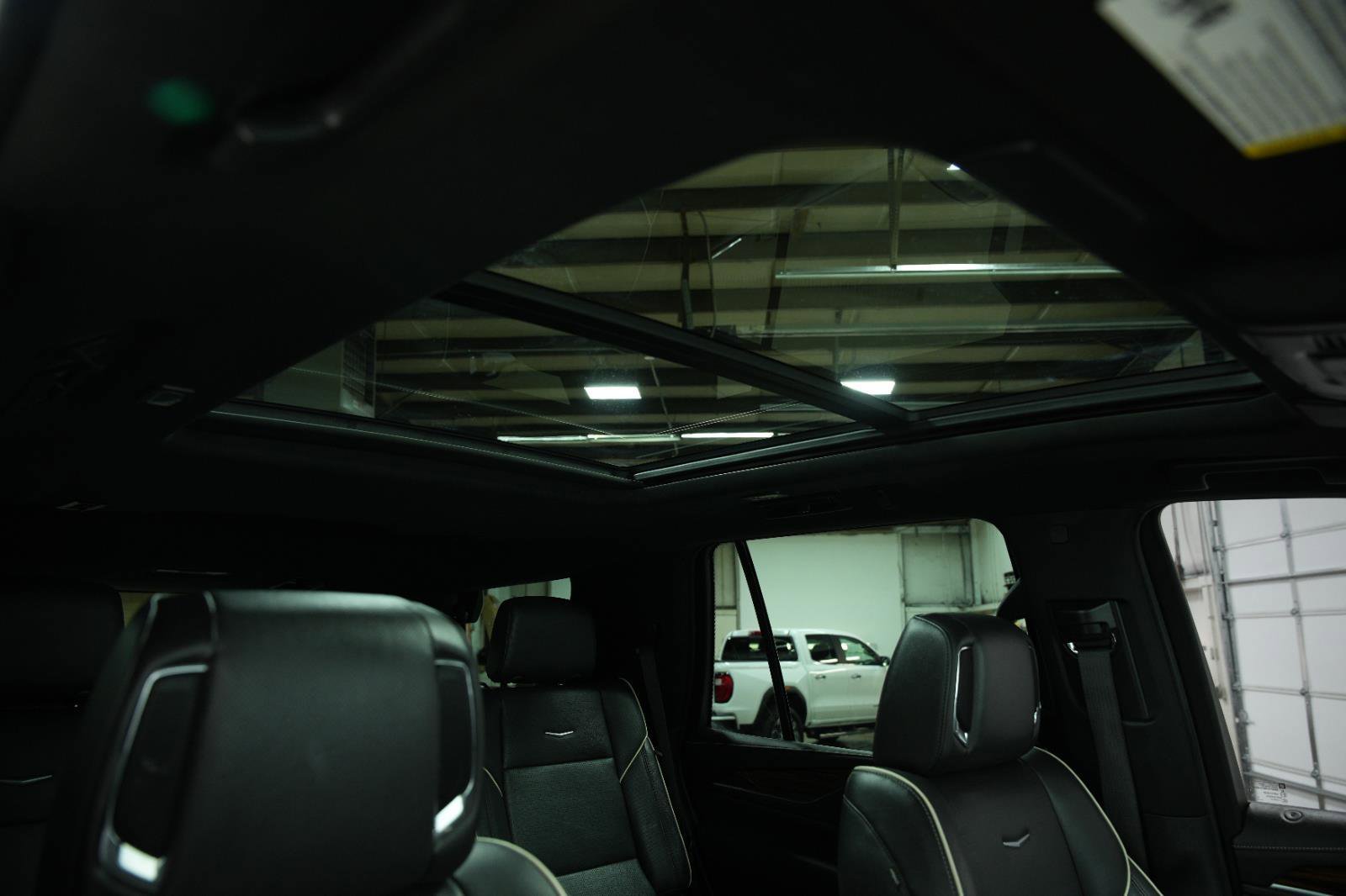 Used 2022 Cadillac Escalade Premium Luxury w/ Performance Package image 20