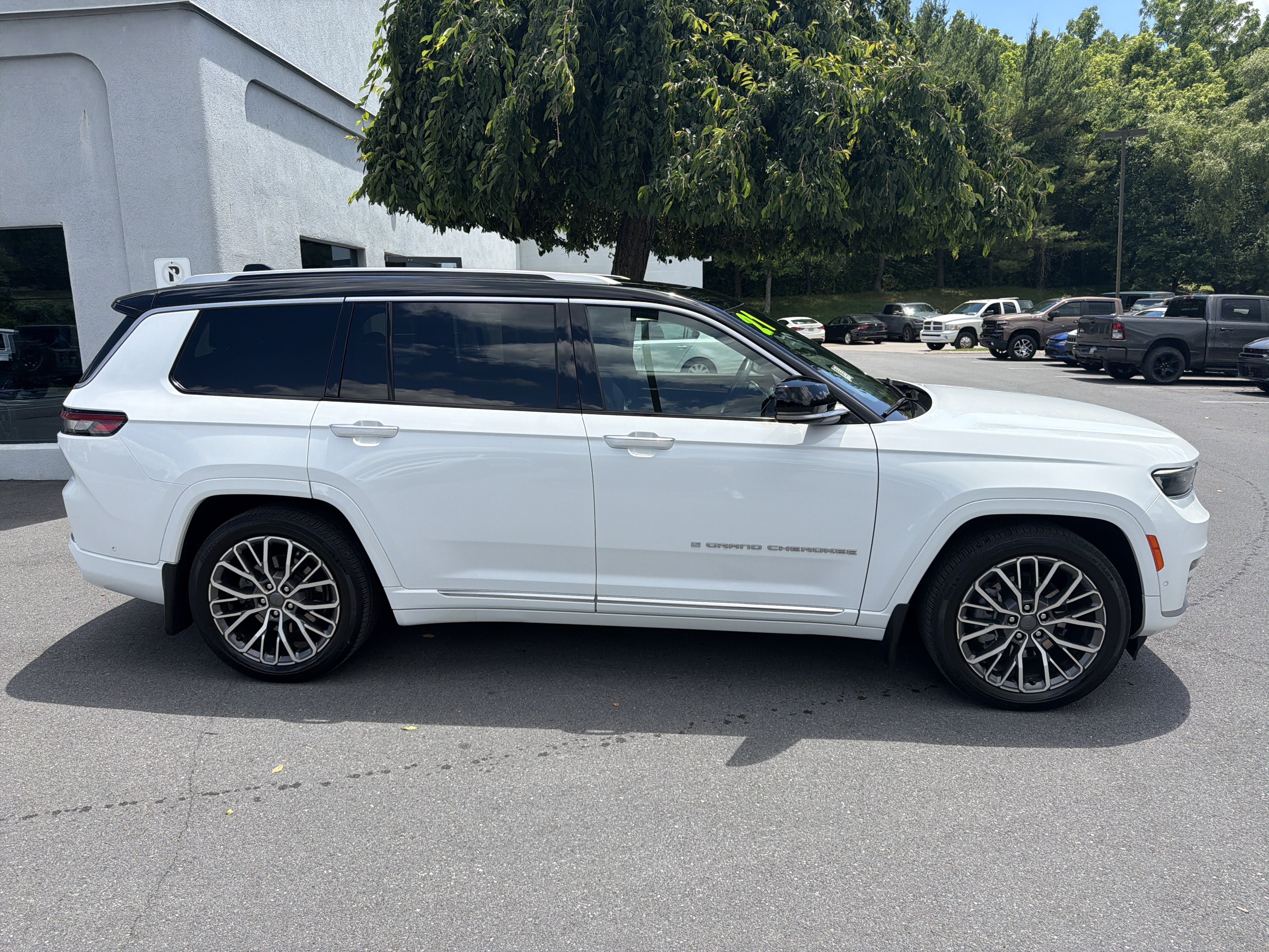 Used 2021 Jeep Grand Cherokee L Summit AWD/4WD image 2