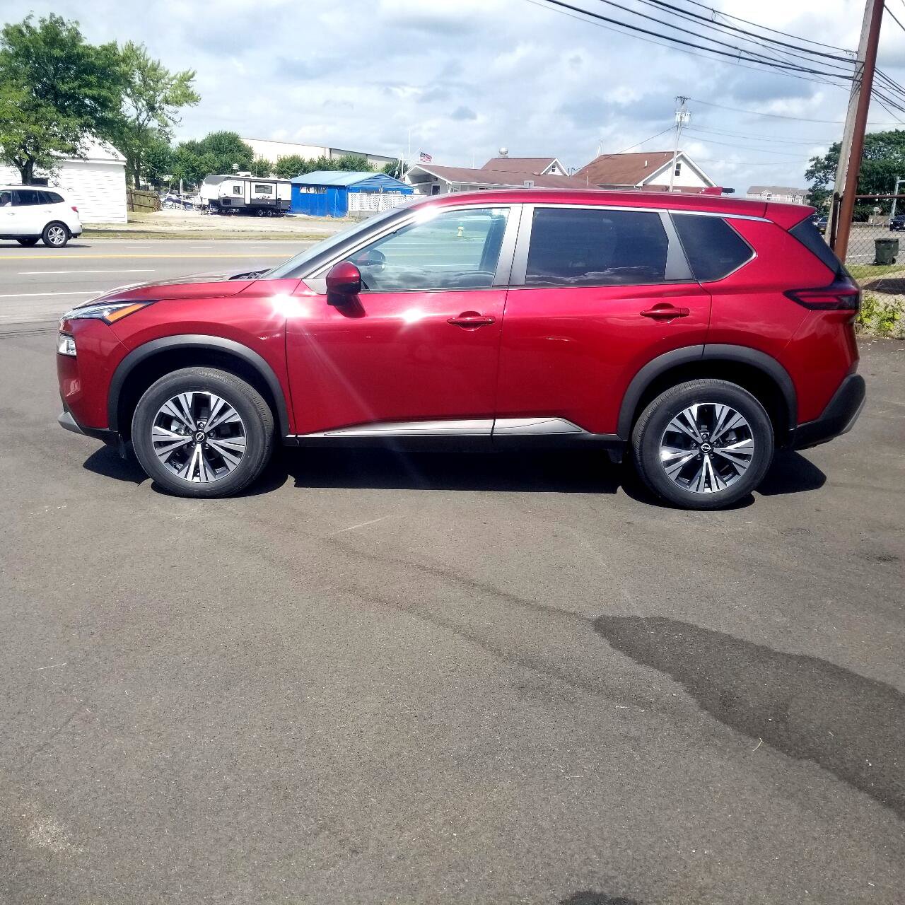 Used 2022 Nissan Rogue SV image 2