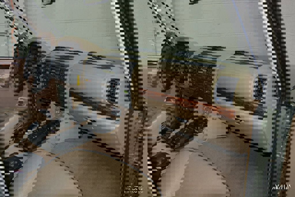 Used 2000 Land Rover Discovery image 12