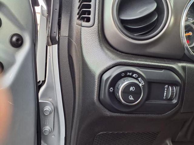 Used 2023 Jeep Gladiator Sport image 17