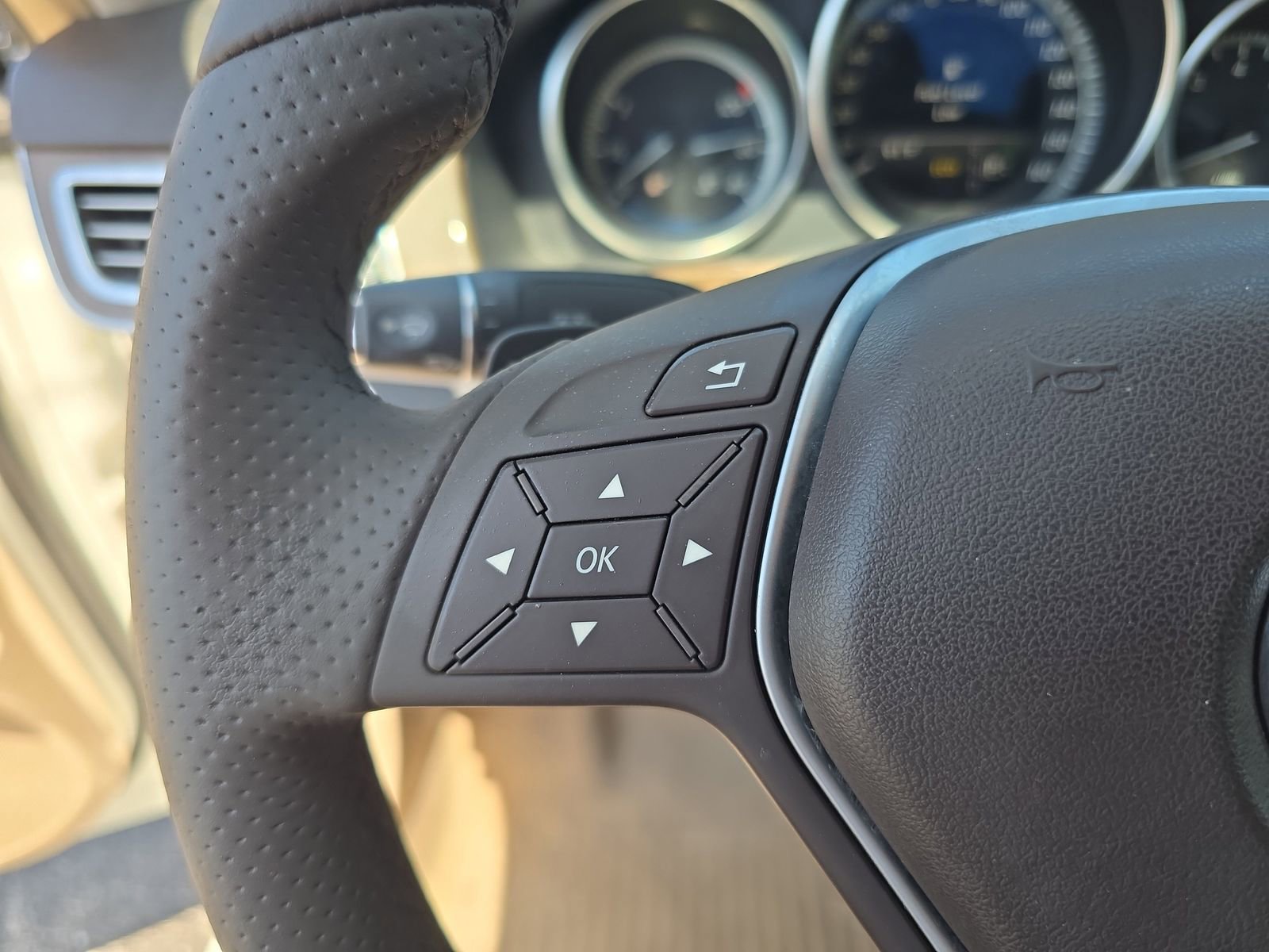 Used 2014 Mercedes-Benz E 350 4MATIC Sedan image 22