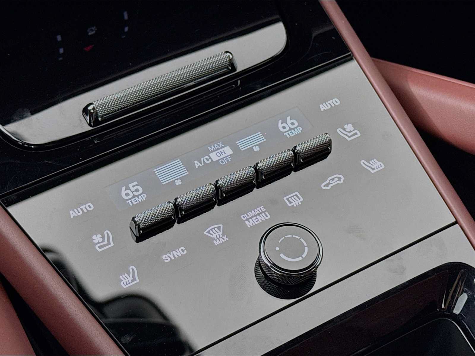Certified 2025 Porsche Cayenne Coupe AWD/4WD image 21