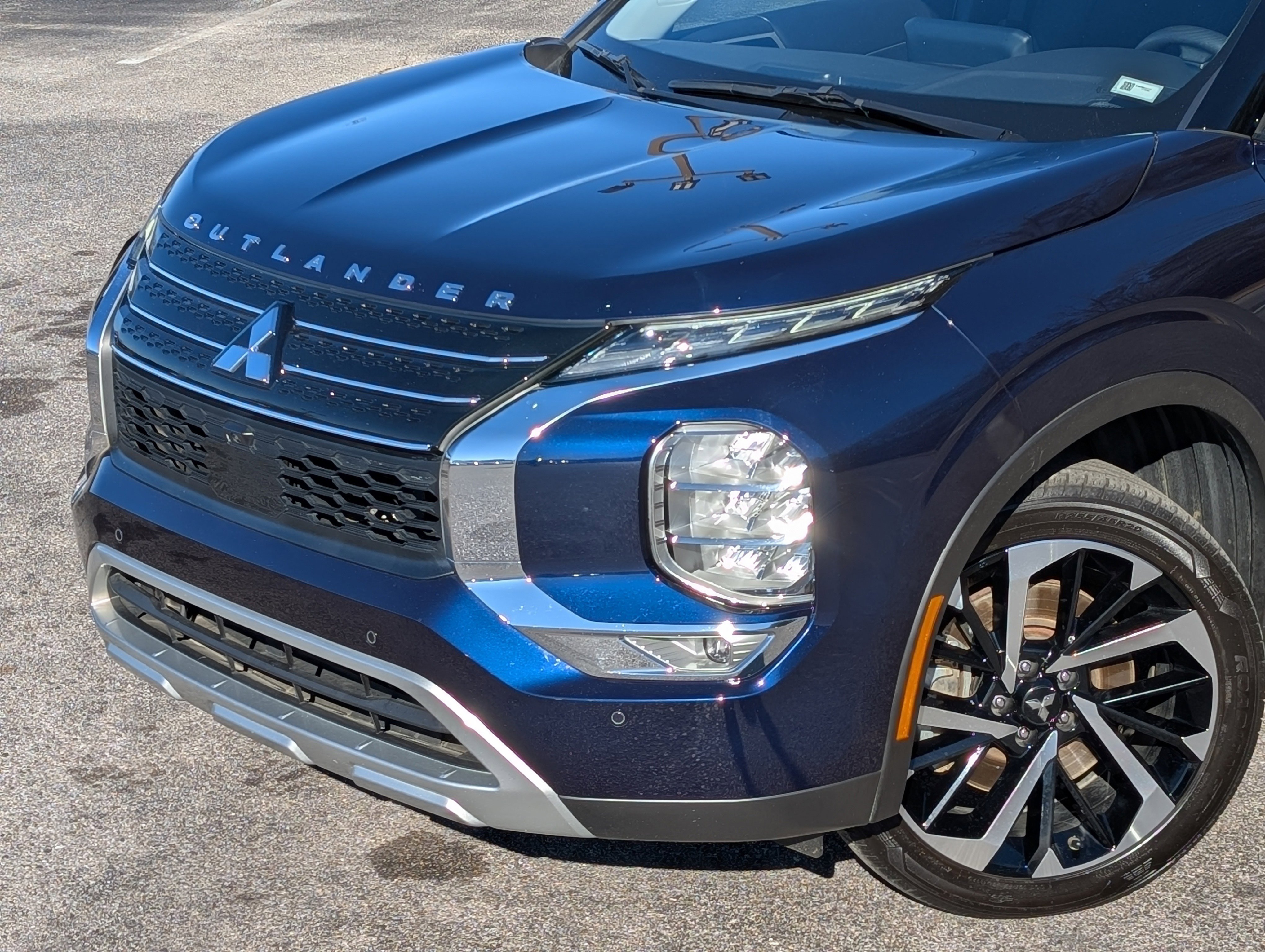 Used 2023 Mitsubishi Outlander SE image 13