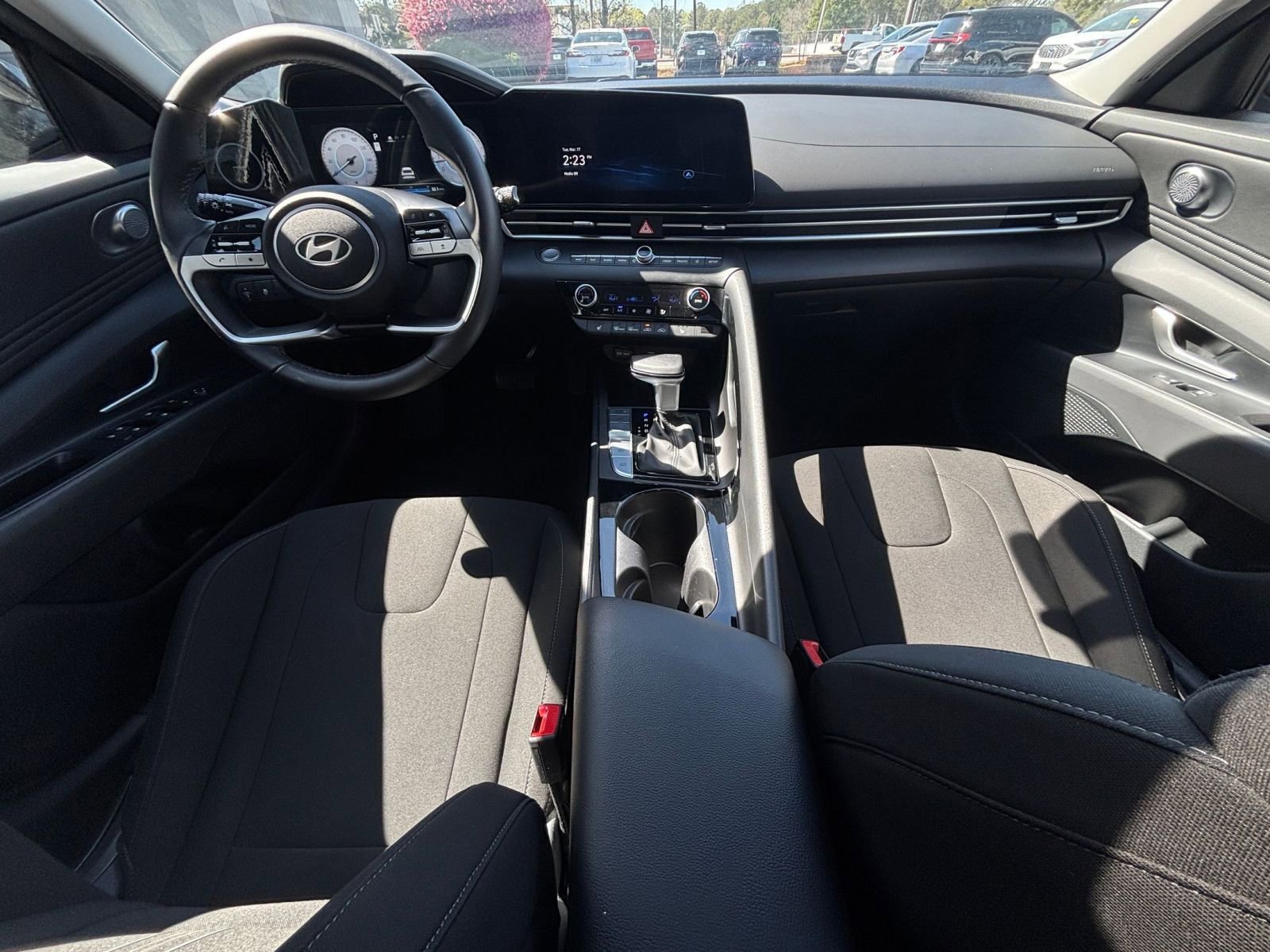 Used 2025 Hyundai Elantra SEL image 40