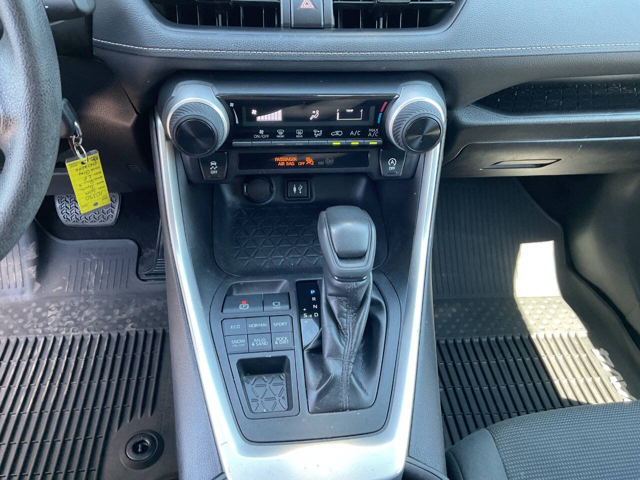 Used 2019 Toyota RAV4 LE w/ All Weather Liner Package AWD/4WD image 25