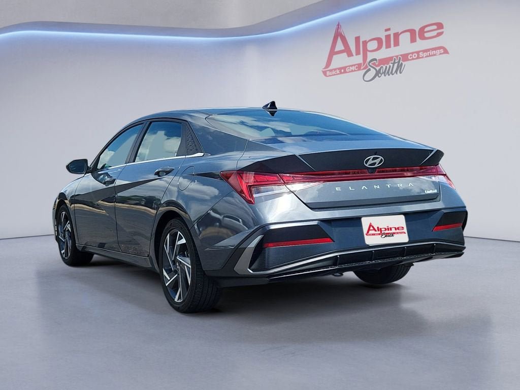 Used 2025 Hyundai Elantra Limited FWD image 3