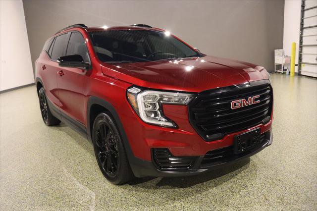 Used 2024 GMC Terrain SLE w/ Elevation Edition image 1