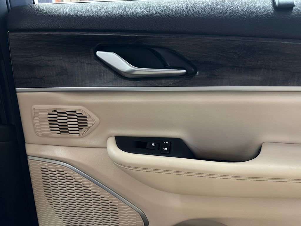 Used 2021 Jeep Grand Cherokee L Limited w/ Luxury Tech Group II image 43