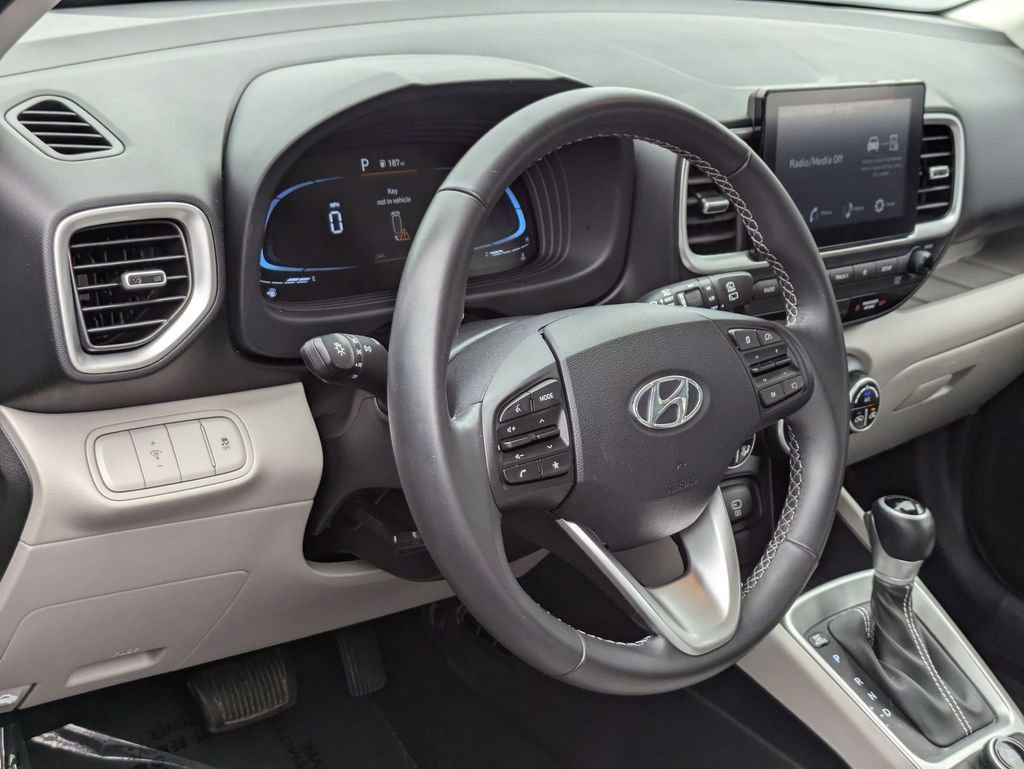 Used 2025 Hyundai Venue SEL image 14