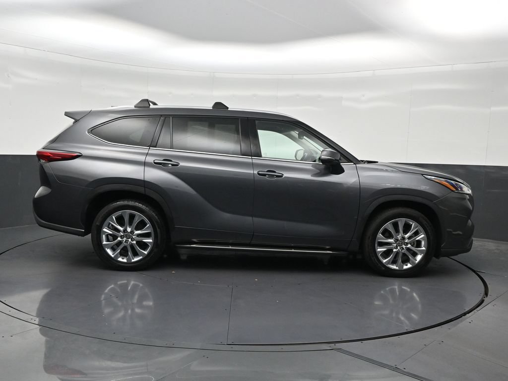 Used 2023 Toyota Highlander Limited FWD image 7
