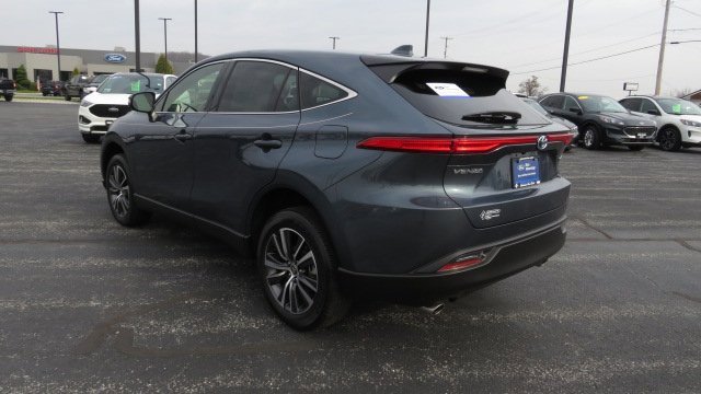 Used 2022 Toyota Venza LE image 5