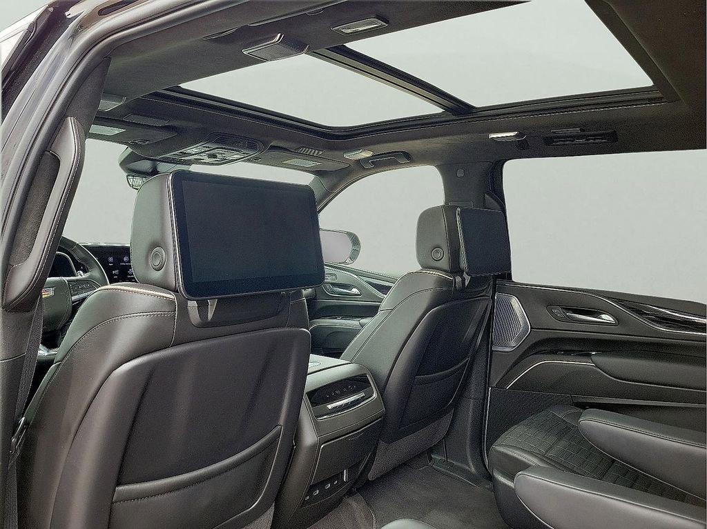 Used 2024 Cadillac Escalade ESV V AWD/4WD image 12