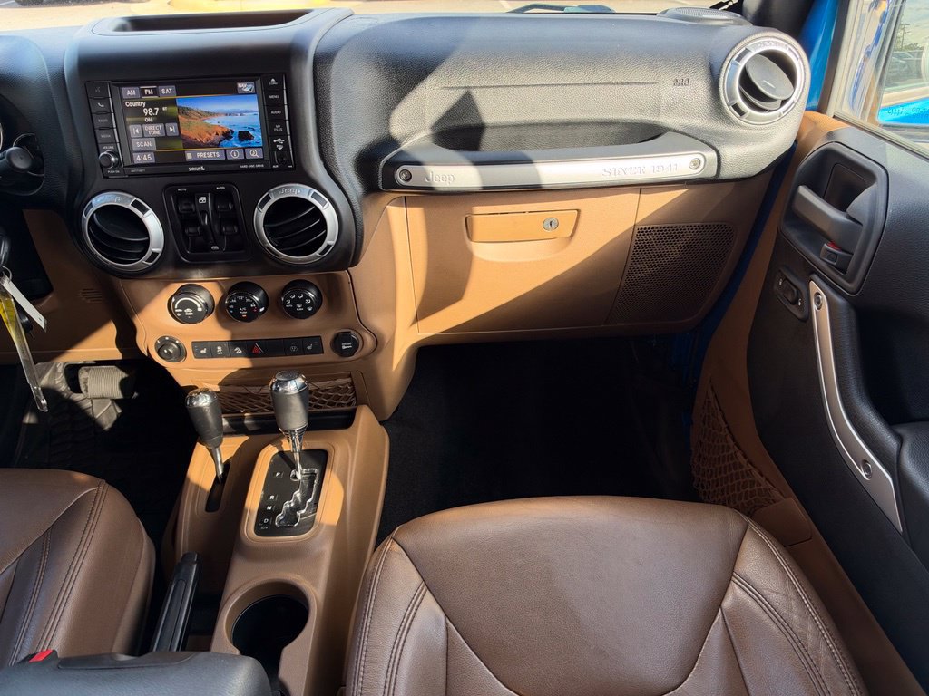 Used 2015 Jeep Wrangler Unlimited Rubicon w/ Connectivity Group AWD/4WD image 19