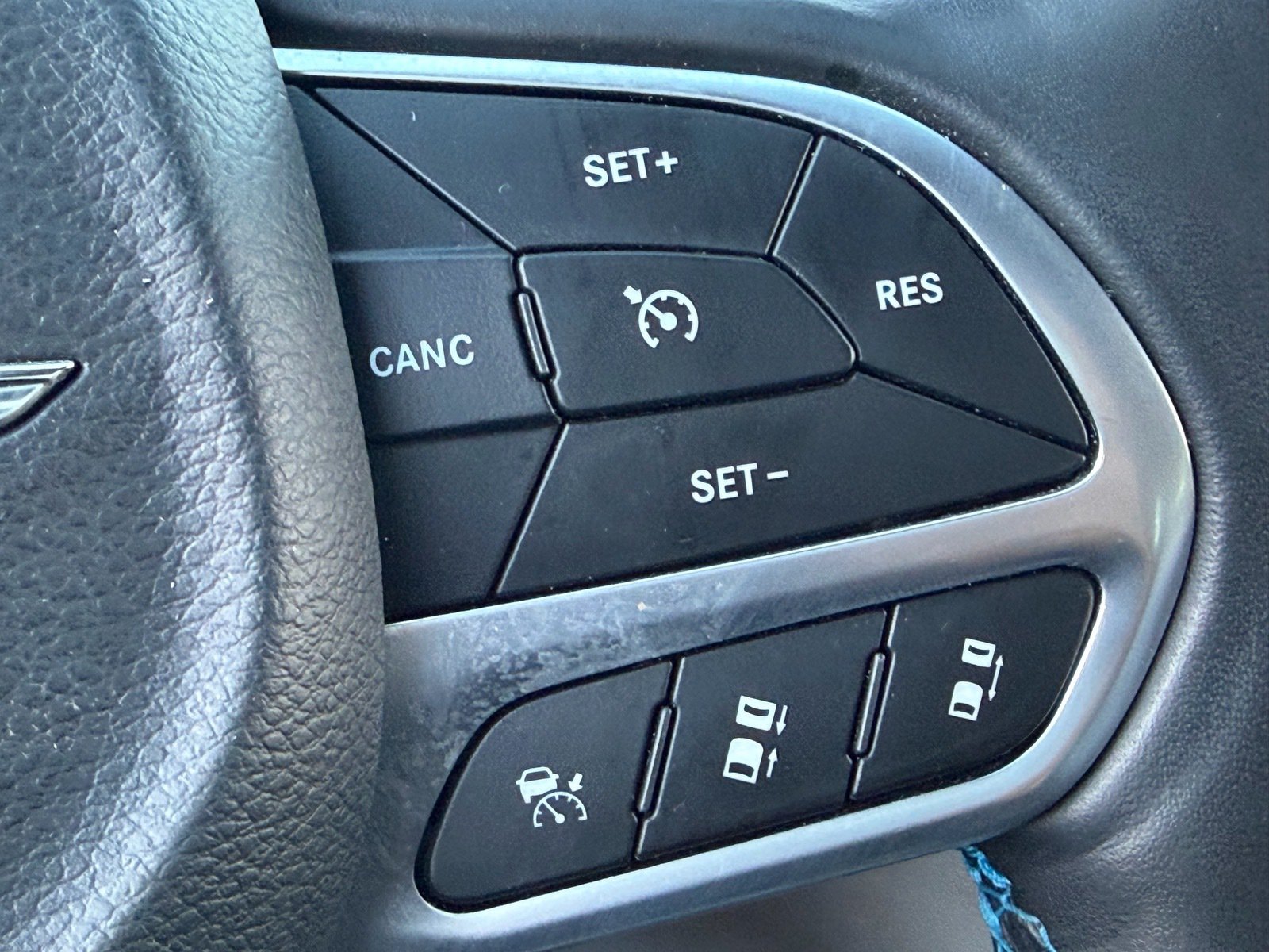 Used 2021 Chrysler Pacifica Touring-L FWD image 32