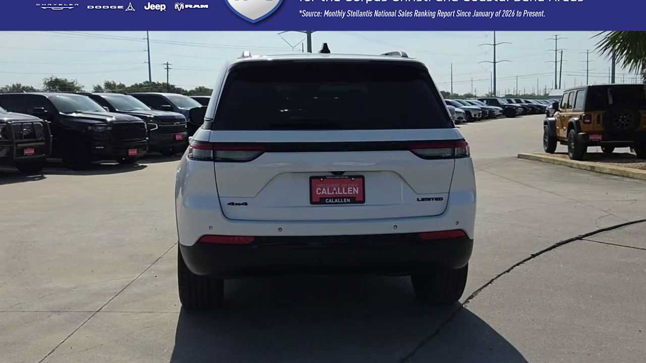 Used 2023 Jeep Grand Cherokee Limited w/ Black Appearance Package AWD/4WD image 7
