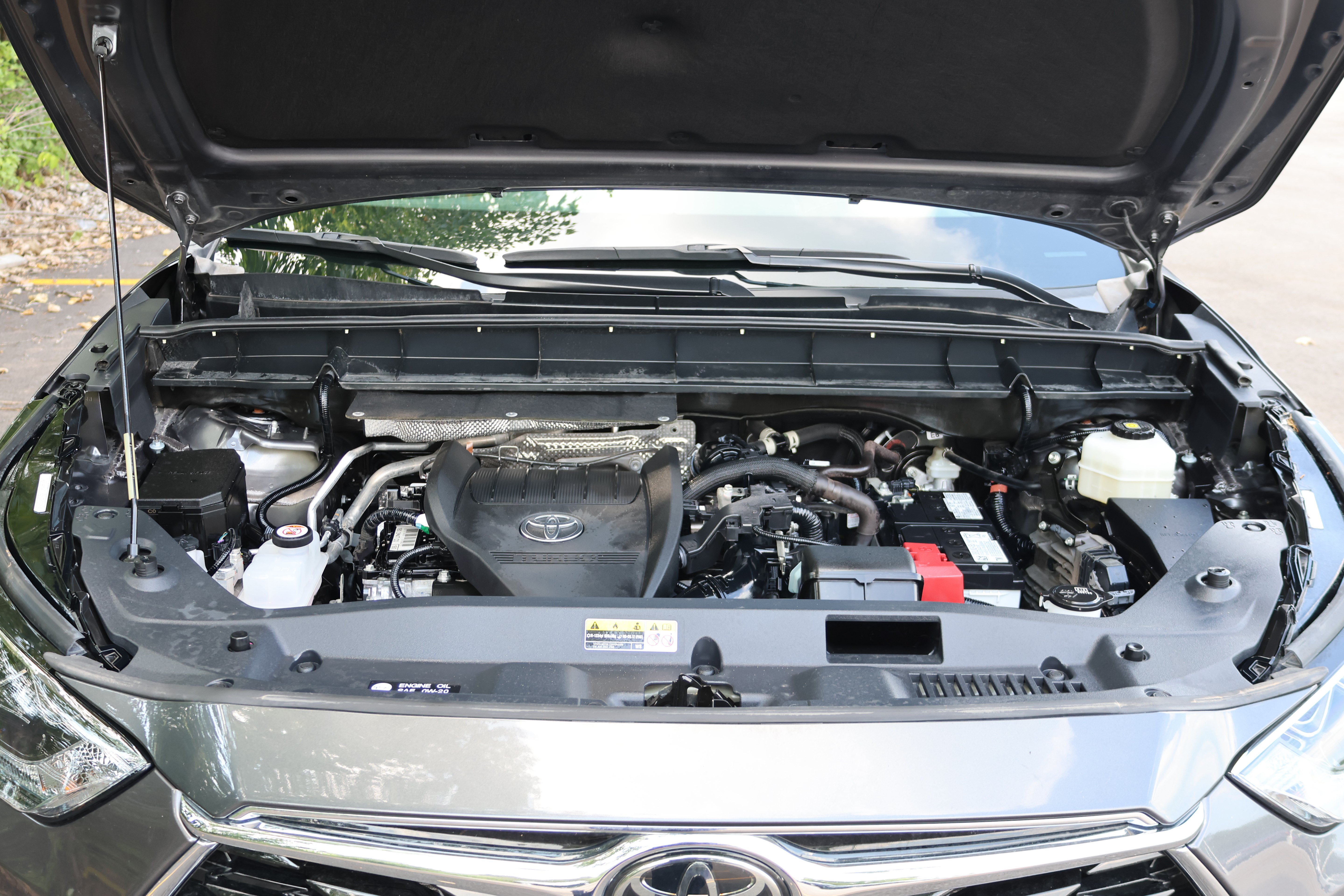 Certified 2024 Toyota Highlander Limited AWD/4WD image 14
