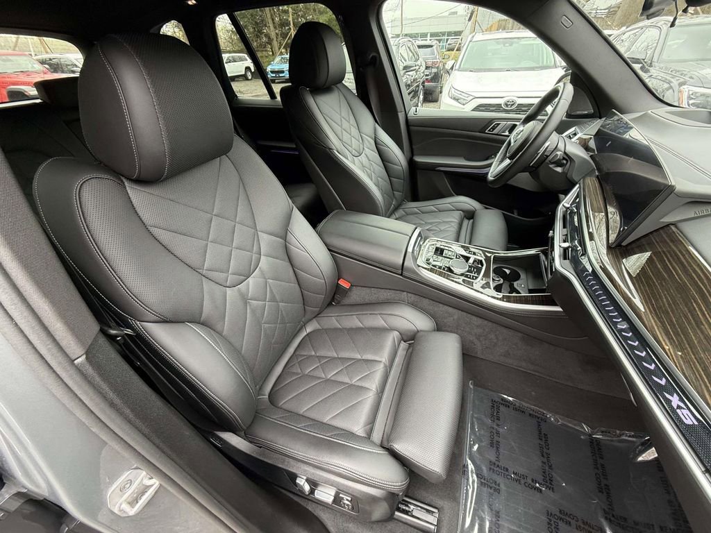 Used 2024 BMW X5 xDrive50e w/ M Sport Package image 9