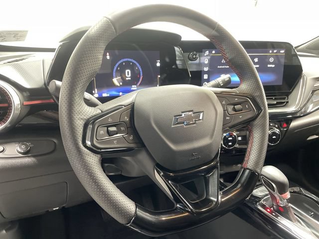 Used 2025 Chevrolet Trax RS w/ Sunroof Package FWD image 14
