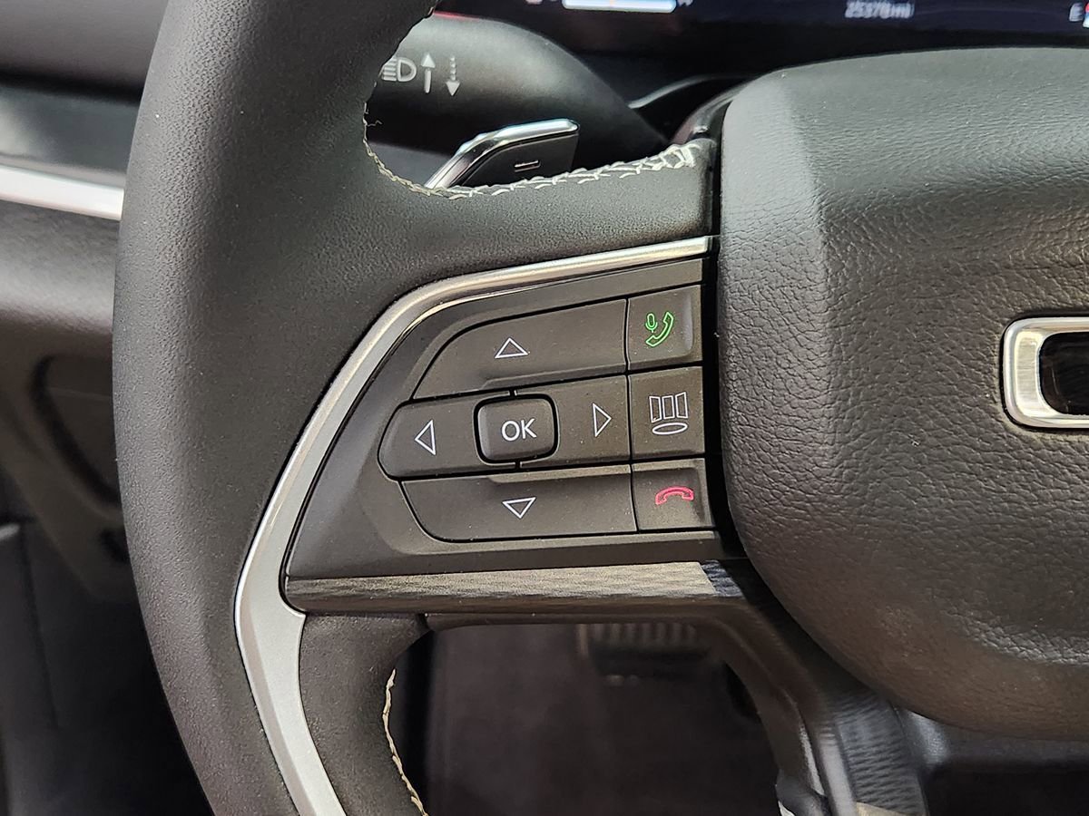 Used 2024 Jeep Grand Cherokee Altitude AWD/4WD image 47