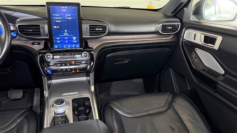 Used 2021 Ford Explorer Platinum w/ Equipment Group 601A AWD/4WD image 16