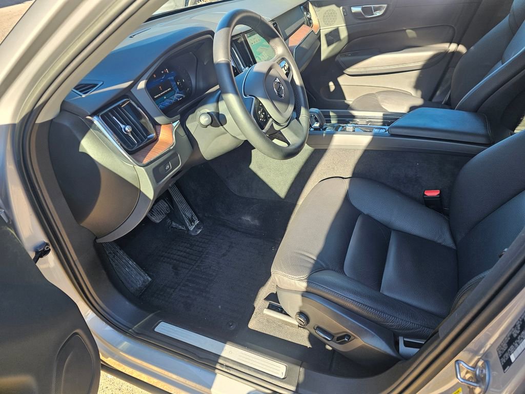 Certified 2023 Volvo XC60 B5 Plus image 17