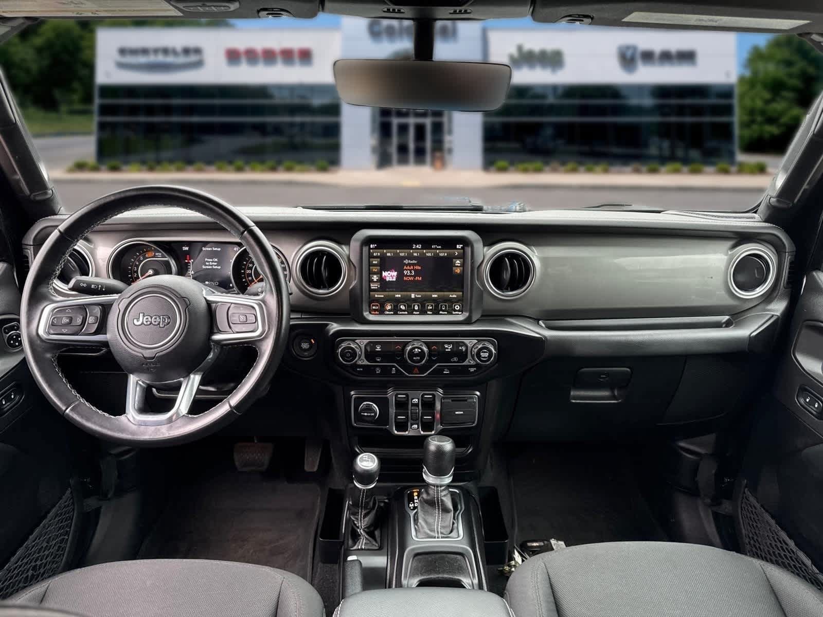 Used 2022 Jeep Wrangler Unlimited Sahara AWD/4WD image 28