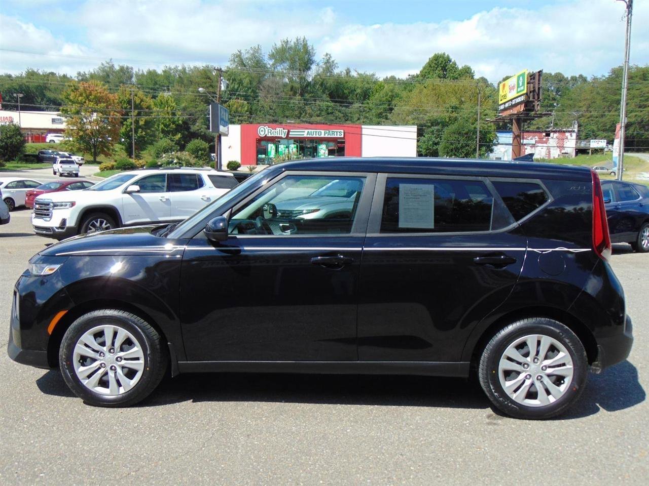 Used 2022 Kia Soul LX image 8