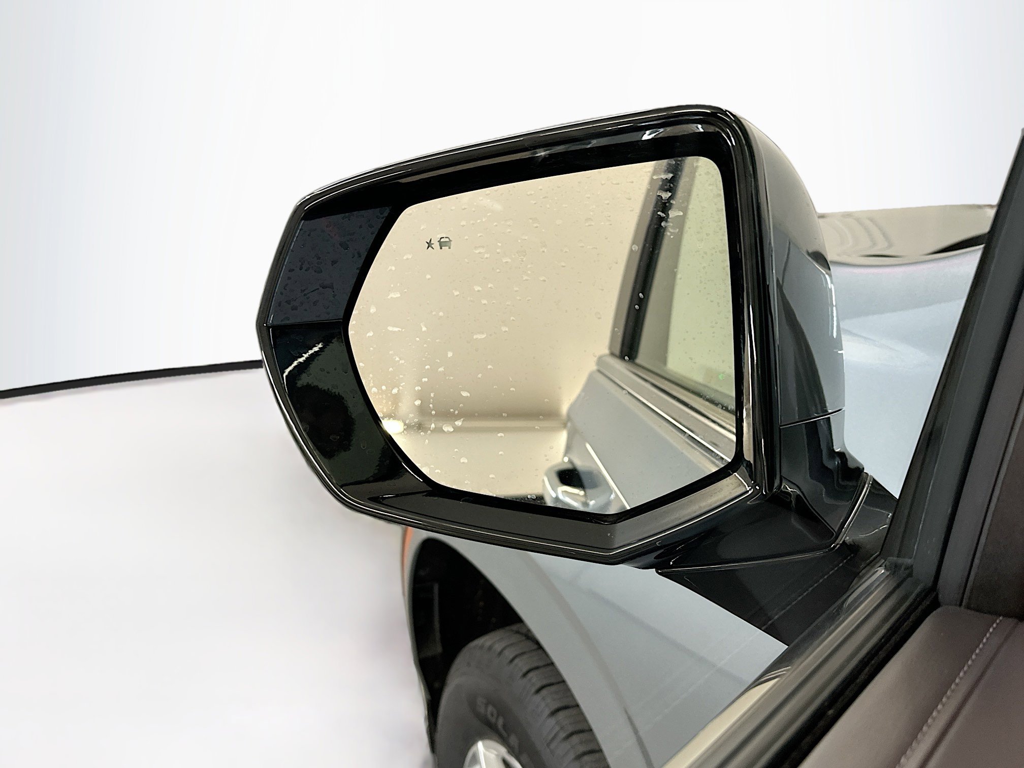 Used 2025 Chevrolet Suburban LT image 16