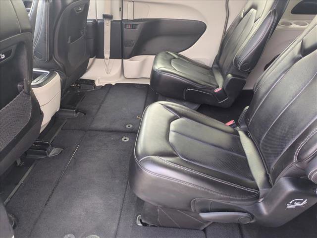 Used 2023 Chrysler Pacifica Touring-L image 17