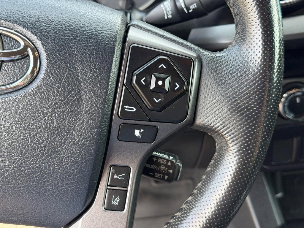 Used 2018 Toyota Tacoma TRD Off-Road image 18