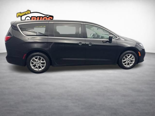 Used 2024 Chrysler Pacifica Touring-L FWD image 8