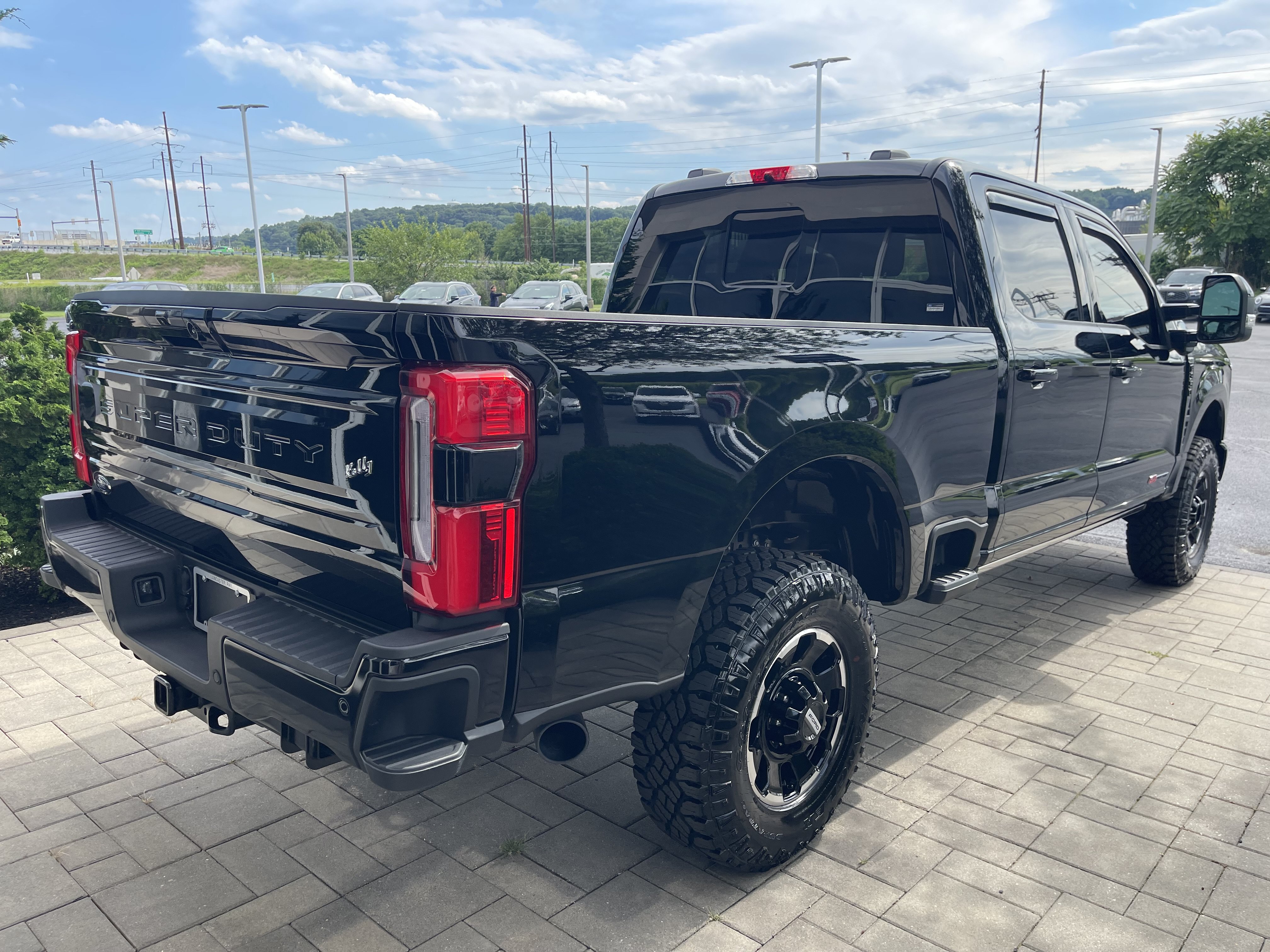 Used 2026 Ford F350 Platinum w/ Tremor Off-Road Package AWD/4WD image 7