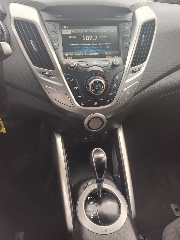 Used 2016 Hyundai Veloster FWD image 8