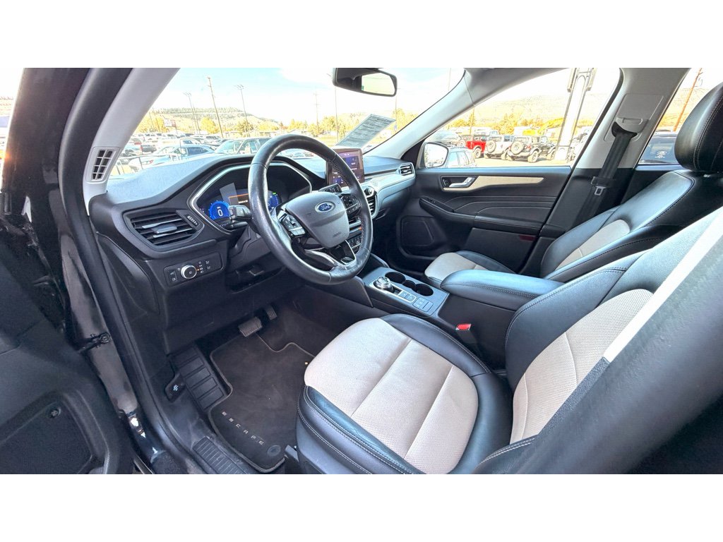 Used 2021 Ford Escape Titanium w/ Titanium Elite Package image 18