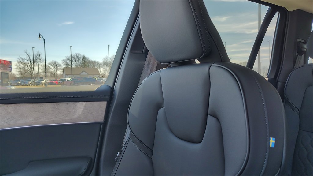 New 2025 Volvo XC90 T8 Core w/ Climate Package image 24