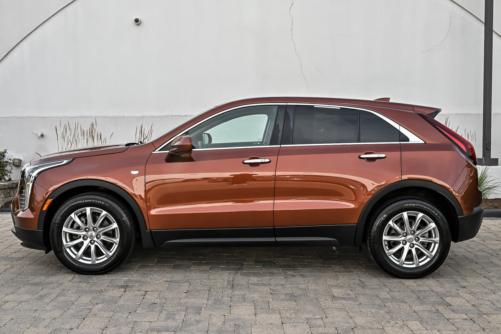 Used 2019 Cadillac XT4 Luxury w/ Cold Weather Package FWD image 10