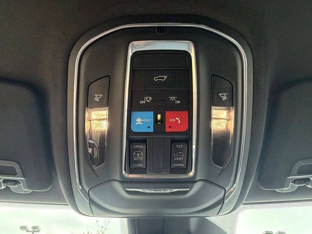 Certified 2025 Jeep Grand Cherokee Altitude AWD/4WD image 31