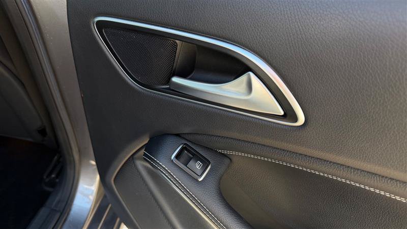 Used 2015 Mercedes-Benz GLA 250 4MATIC image 39