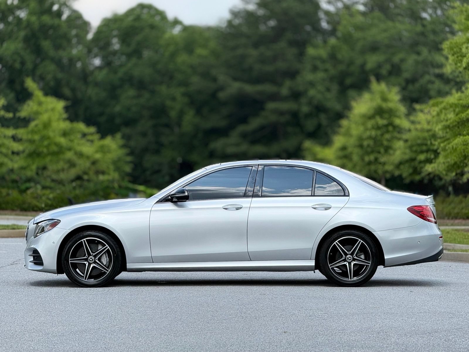 Used 2019 Mercedes-Benz E 300 4MATIC image 9