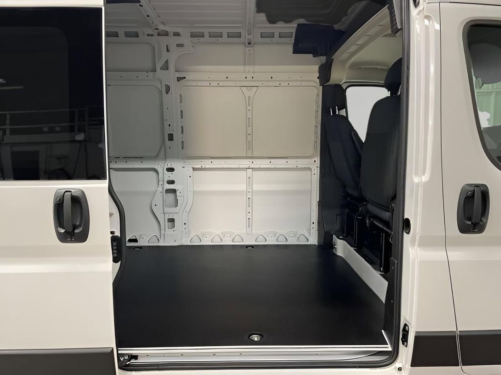 New 2025 RAM ProMaster 2500 w/ Quick Order Package 22G SLT image 17