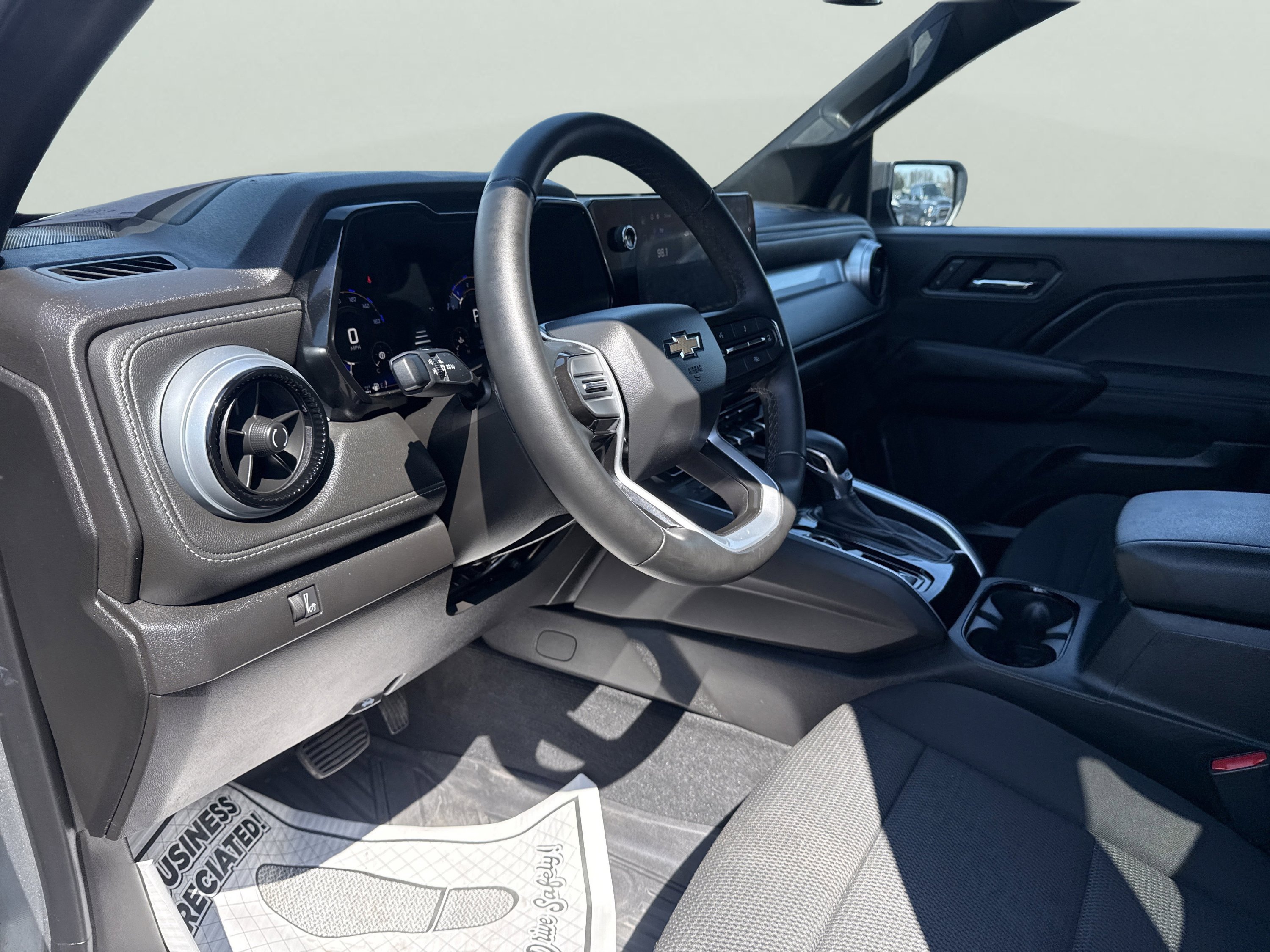 Used 2024 Chevrolet Colorado LT AWD/4WD image 15