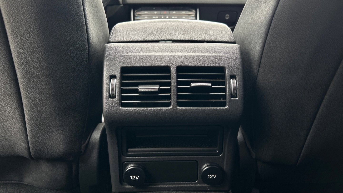 Used 2016 Jaguar XF Premium image 30